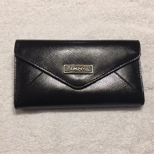 DKNY Women's Black Saffiano Leather Clutch Wallet